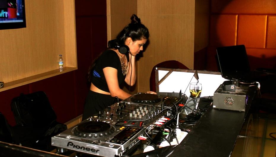 female disco jockey dehradun