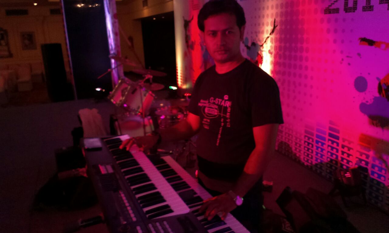 male keyboard player dehradun